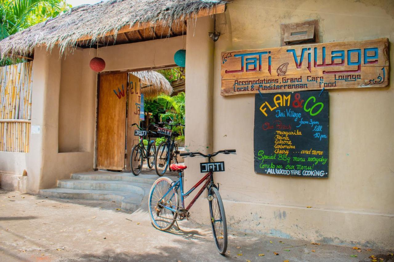 Jati Village, Party Hostel And Bungalows Gili Trawangan Bagian luar foto